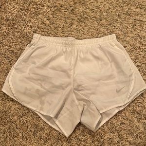 LITTLE GIRLS WHITE NIKE SHORTS